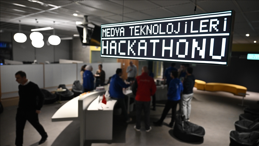 AA Genel Müdür Yardımcısı Peru, AA Medya Teknolojileri Hackathonu V2.0'ı ziyaret etti